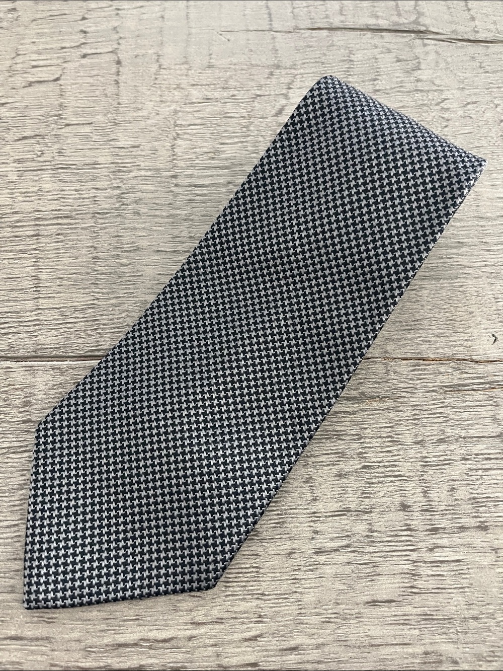 Classic Black & Gray Houndstooth Tommy Hilfiger Men's Silk Tie *see description